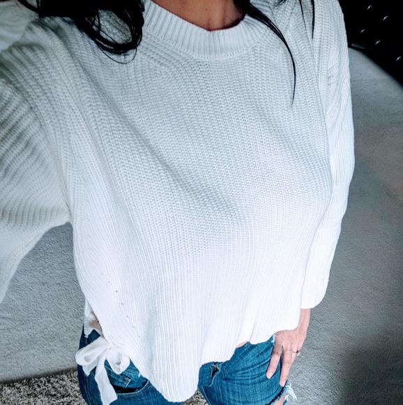 Side tie sweater - Picture 8 of 8